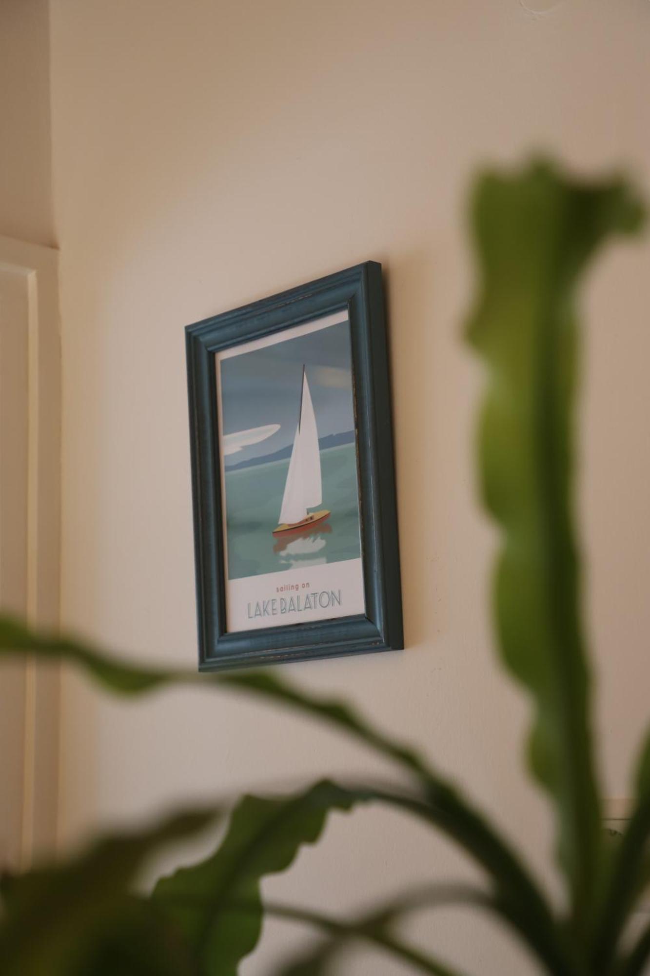 Attila Vendeghaz Apartment *